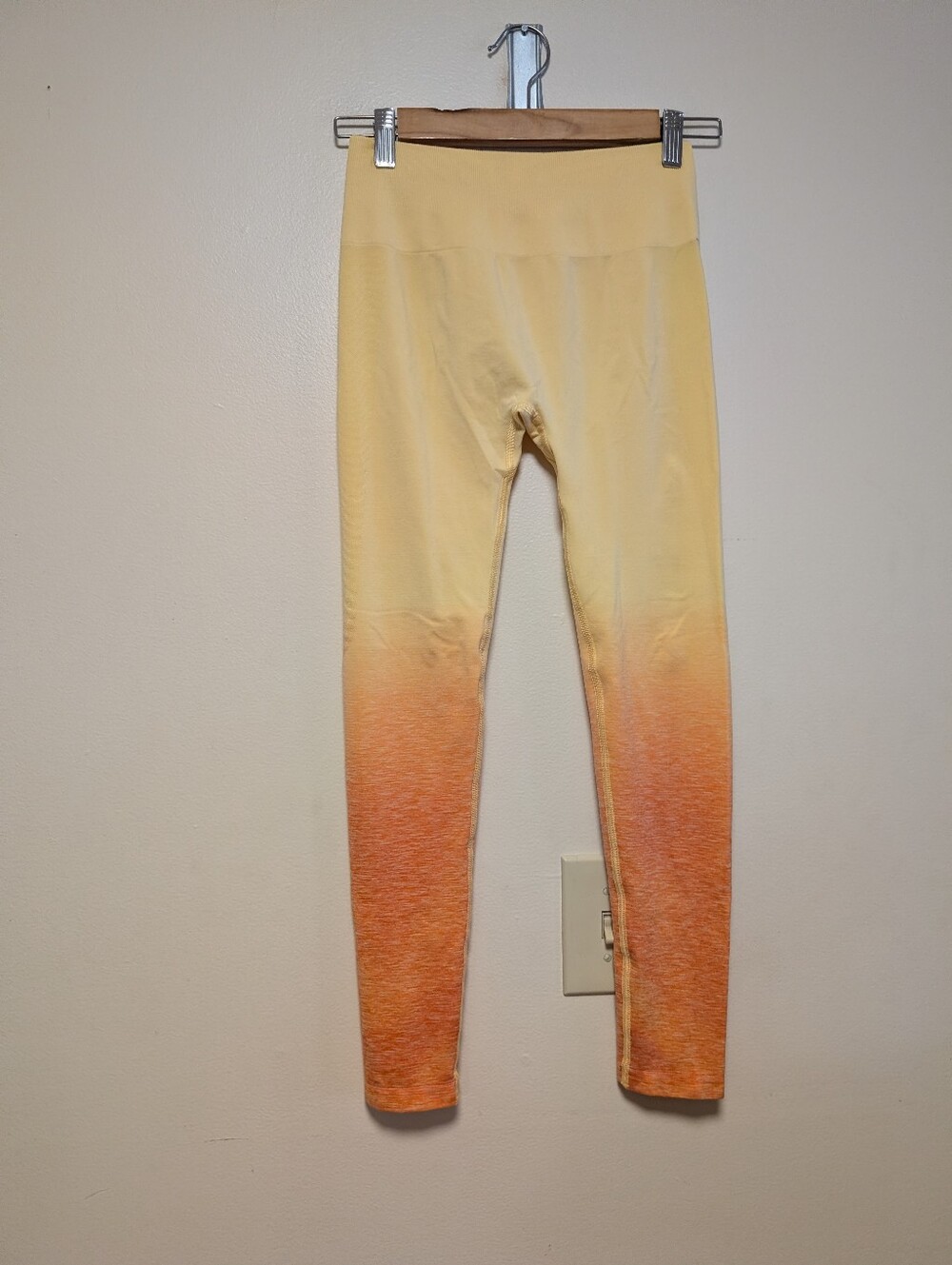 Alphalete Yellow Orange Ombre Seamless Scrunch Leggings Size M
